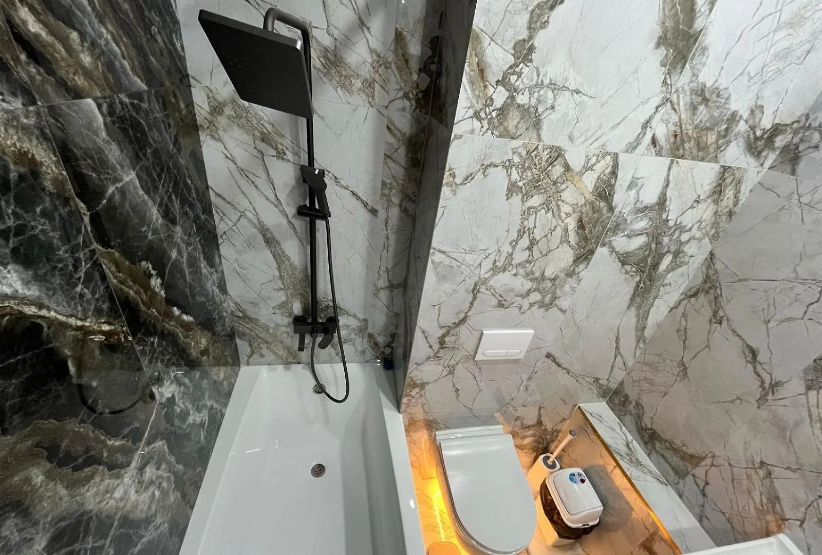 3 Комнаты Раимбек Резиденс 19 & Питьевая Вода Подарок Almaty Apartment
